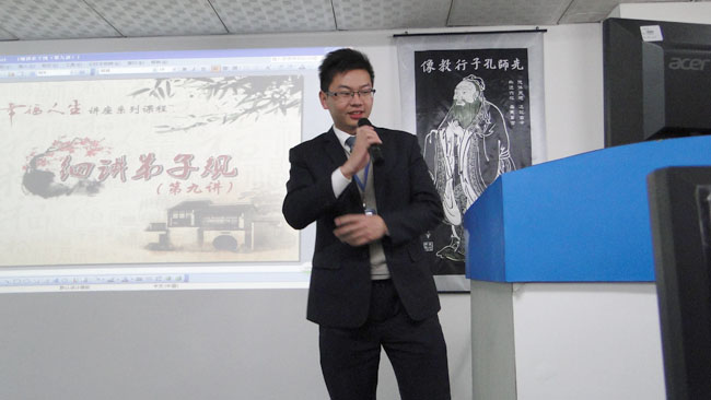 兄道友，弟道恭。兄弟睦，孝在中