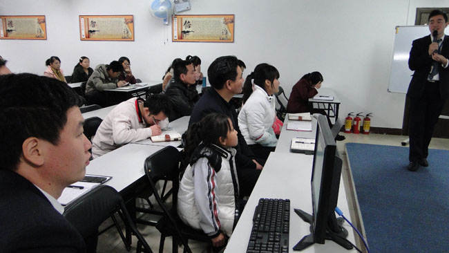 兄道友，弟道恭。兄弟睦，孝在中