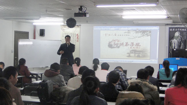 兄道友，弟道恭。兄弟睦，孝在中
