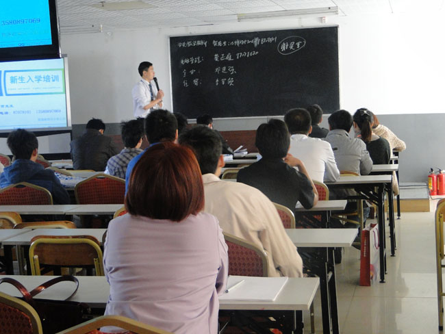 2013年12月，學(xué)員入學(xué)培訓(xùn)
